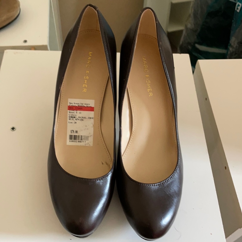 Brand new leather pumps